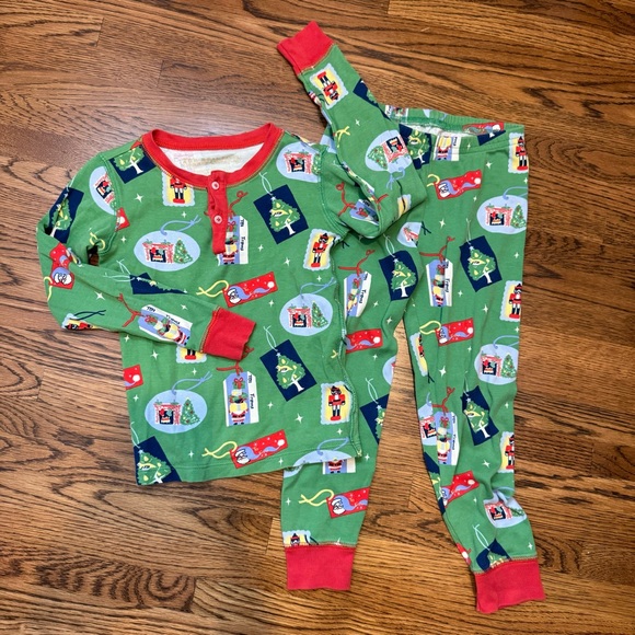 The Beaufort Bonnet Company Sutton Sweet Dream Need a little Christmas pajamas - Picture 2 of 2